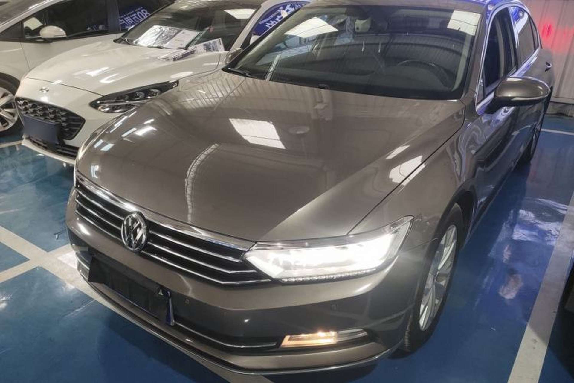 Used Volkswagen Magotan 2017 330TSI DSG Luxury Model Front Left 45 Deg