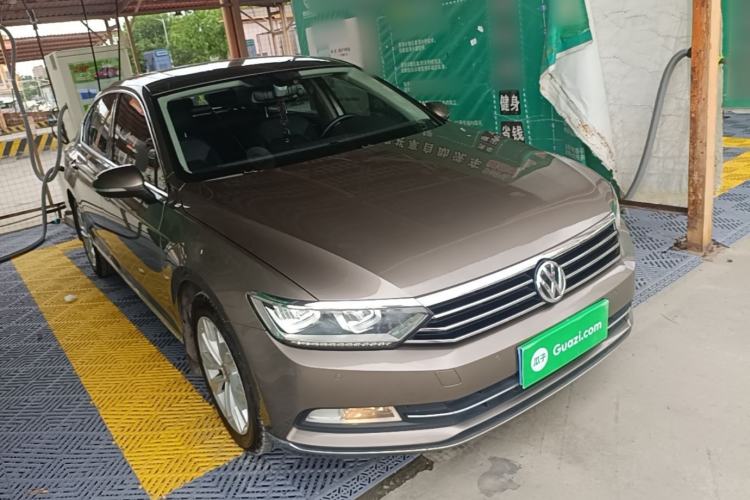 Used Volkswagen Magotan 2017 330TSI DSG Luxury Model Front Right 45 Deg