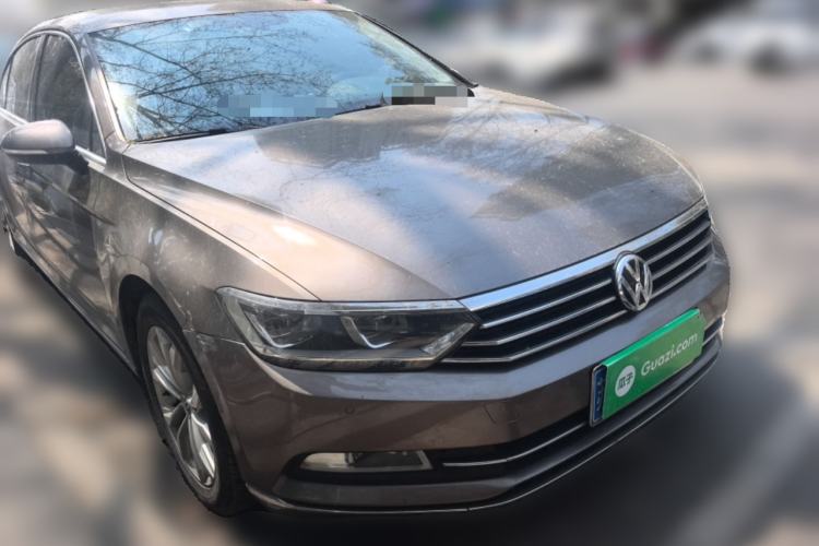 Used Volkswagen Magotan 2017 380TSI DSG Luxury Model Front Right 45 Deg
