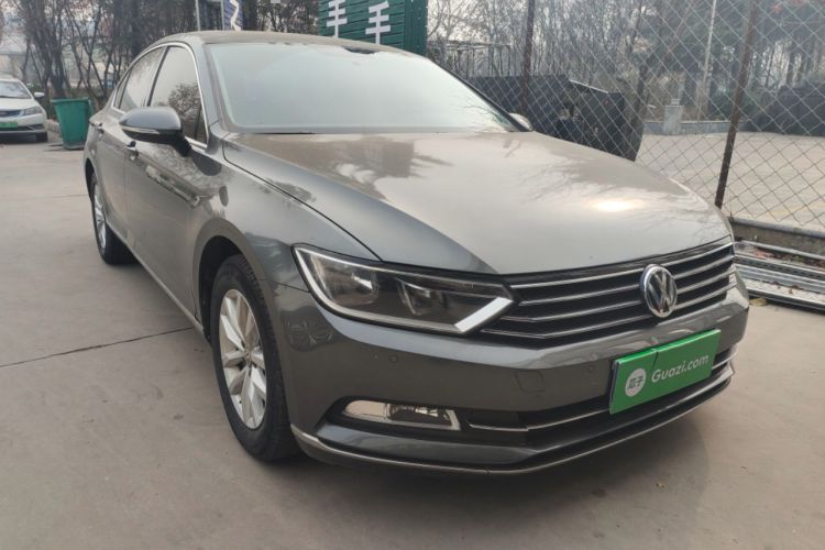 Used Volkswagen Magotan 2017 330TSI DSG Leading Model Front Right 45 Deg