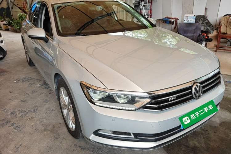 Used Volkswagen Magotan 2017 330TSI DSG Luxury Model Front Right 45 Deg