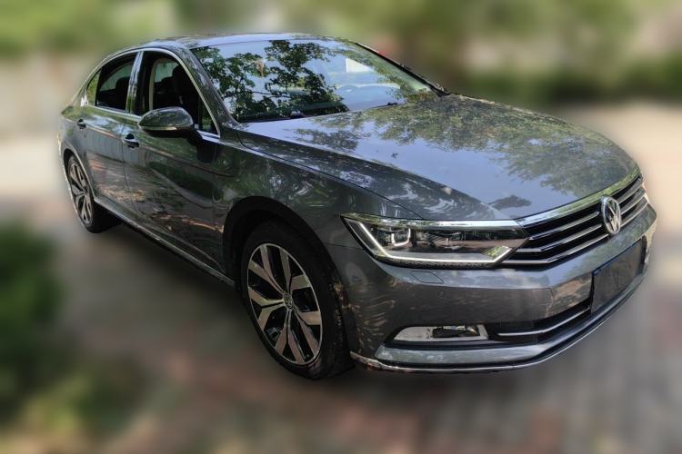 Used Volkswagen Magotan 2017 380TSI DSG Prestige Edition Front Right 45 Deg
