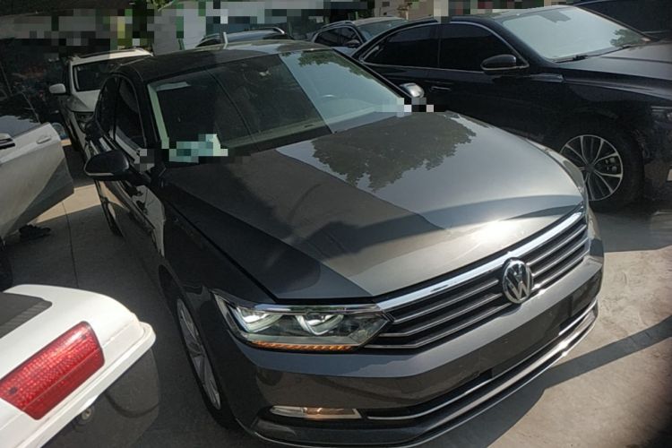 Used Volkswagen Magotan 2017 380TSI DSG Luxury Model Front Right 45 Deg