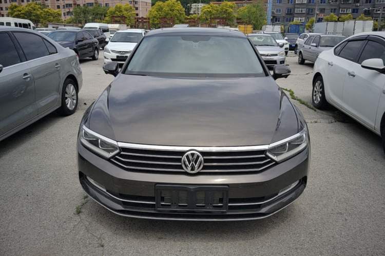 Used Volkswagen Magotan 2017 330TSI DSG Luxury Model Front