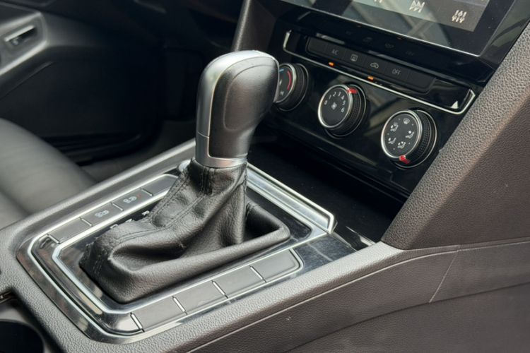 Used Volkswagen Magotan 2017 330TSI DSG Leading Model Gear Lever