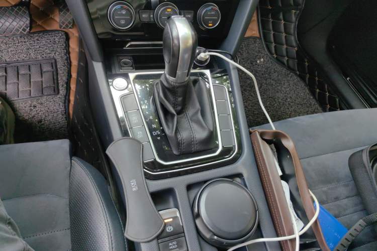 Used Volkswagen Magotan 2017 380TSI DSG Prestige Edition Gear Lever