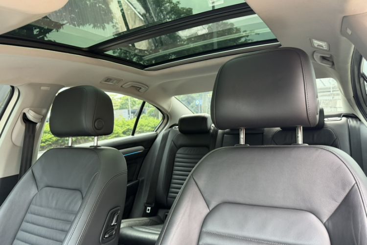 Used Volkswagen Magotan 2017 330TSI DSG Leading Model Headliner
