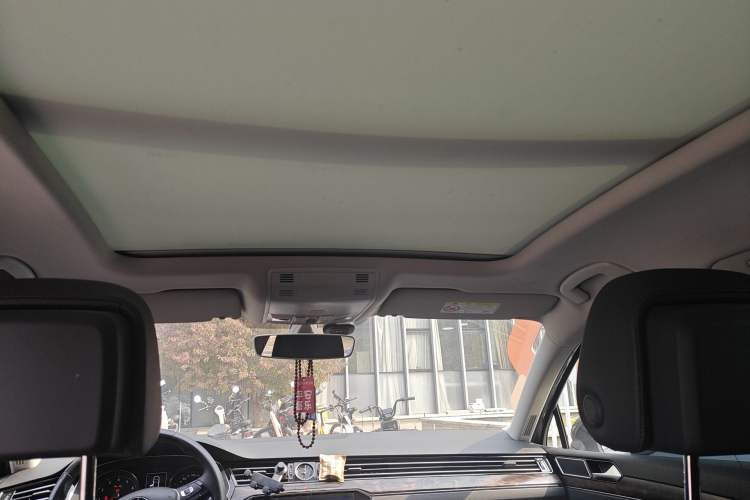 Used Volkswagen Magotan 2017 330TSI DSG Luxury Model Headliner