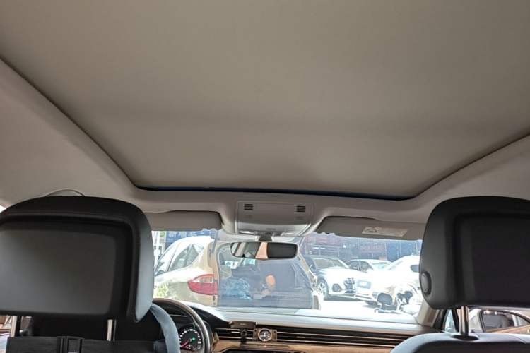 Used Volkswagen Magotan 2017 330TSI DSG Luxury Model Headliner