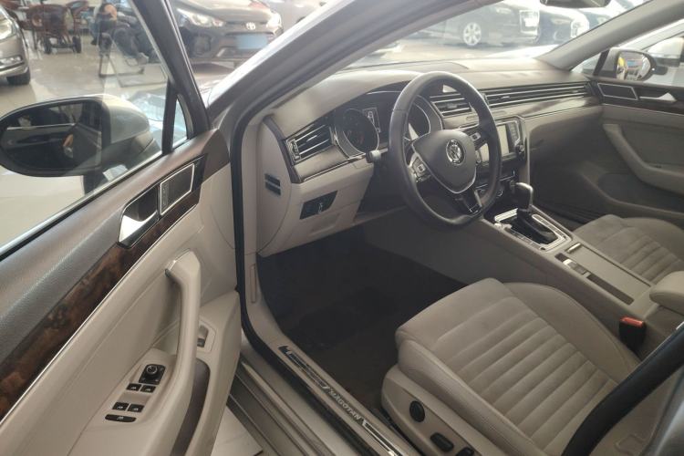 Used Volkswagen Magotan 2017 330TSI DSG Luxury Model Interior 2