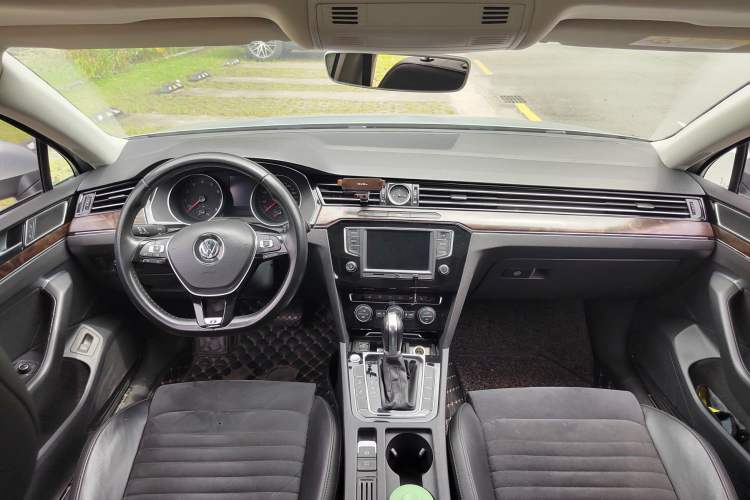 Used Volkswagen Magotan 2017 330TSI DSG Luxury Model Interior 2