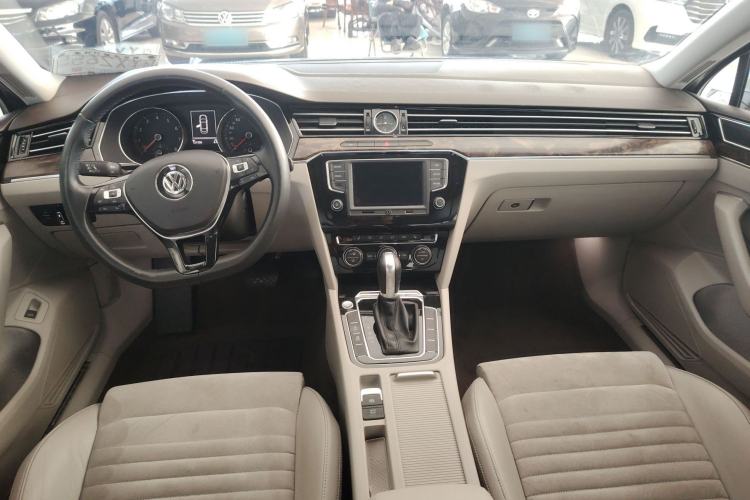 Used Volkswagen Magotan 2017 330TSI DSG Luxury Model Interior 3