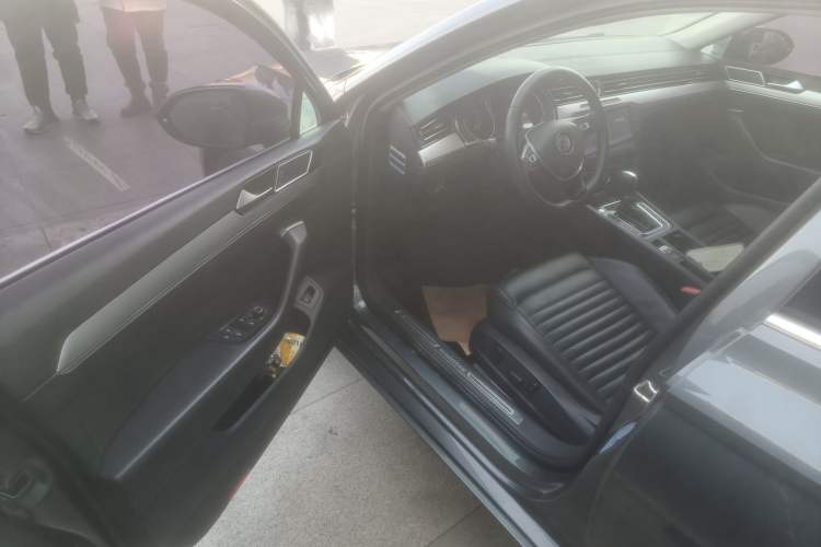 Used Volkswagen Magotan 2017 330TSI DSG Leading Model Interior 3