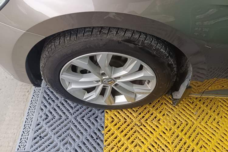 Used Volkswagen Magotan 2017 330TSI DSG Luxury Model Left Front Wheel Hub