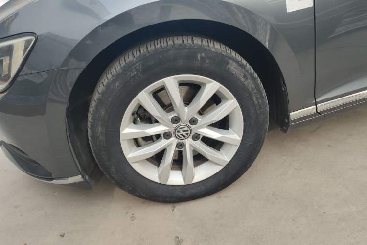 Used Volkswagen Magotan 2017 330TSI DSG Leading Model Left Front Wheel Hub