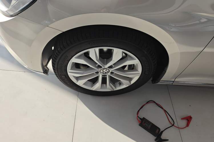 Used Volkswagen Magotan 2017 330TSI DSG Luxury Model Left Front Wheel Hub