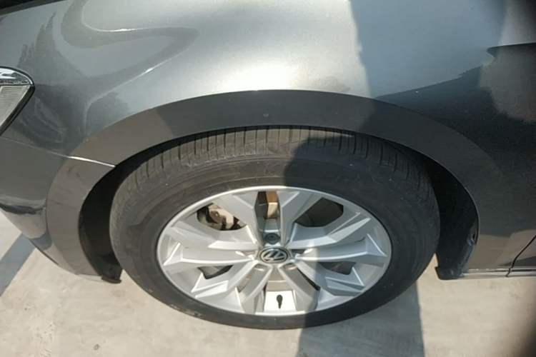 Used Volkswagen Magotan 2017 380TSI DSG Luxury Model Left Front Wheel Hub