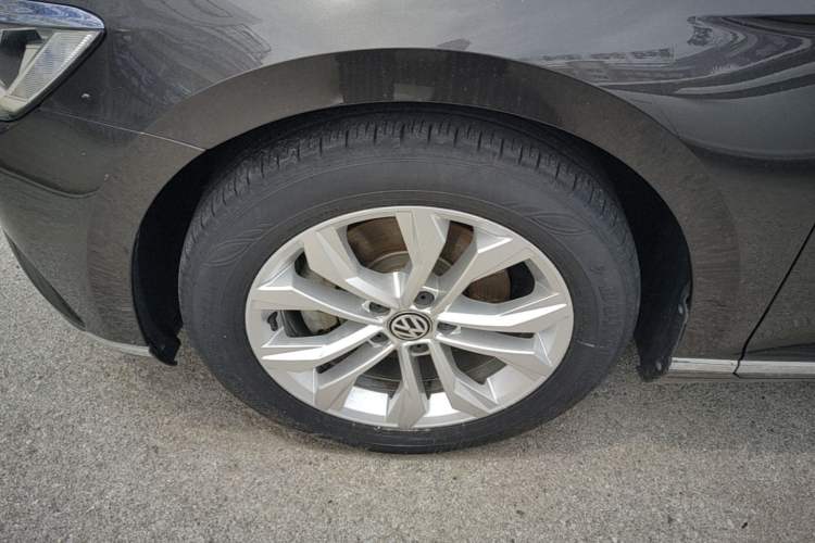 Used Volkswagen Magotan 2017 330TSI DSG Luxury Model Left Front Wheel Hub