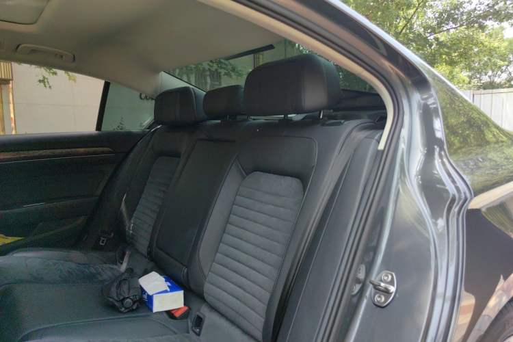 Used Volkswagen Magotan 2017 380TSI DSG Prestige Edition Left Rear Seat