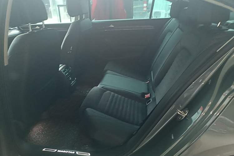 Used Volkswagen Magotan 2017 330TSI DSG Luxury Model Left Rear Seat