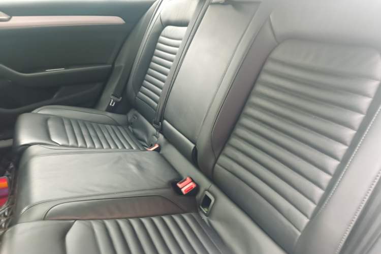 Used Volkswagen Magotan 2017 330TSI DSG Leading Model Left Rear Seat
