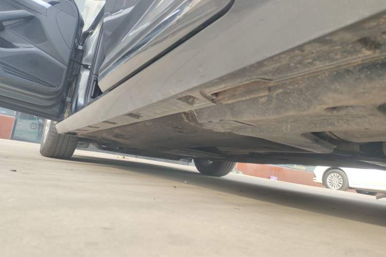 Used Volkswagen Magotan 2017 330TSI DSG Leading Model Left Side Sill
