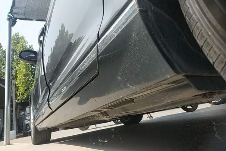 Used Volkswagen Magotan 2017 380TSI DSG Luxury Model Left Side Sill