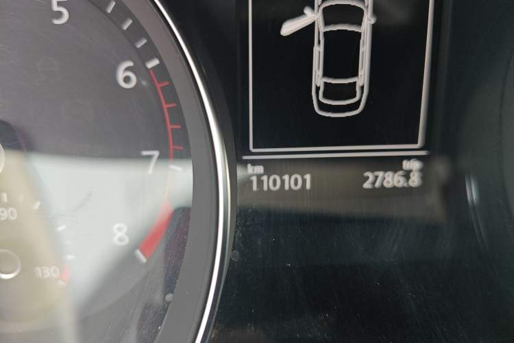 Used Volkswagen Magotan 2017 330TSI DSG Luxury Model Odometer Close Up