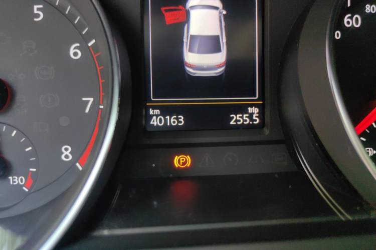 Used Volkswagen Magotan 2017 380TSI DSG Prestige Edition Odometer Close Up