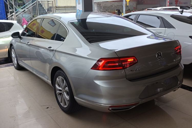 Used Volkswagen Magotan 2017 330TSI DSG Luxury Model Rear Left 45 Deg