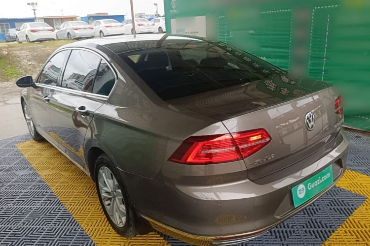 Used Volkswagen Magotan 2017 330TSI DSG Luxury Model Rear Left 45 Deg