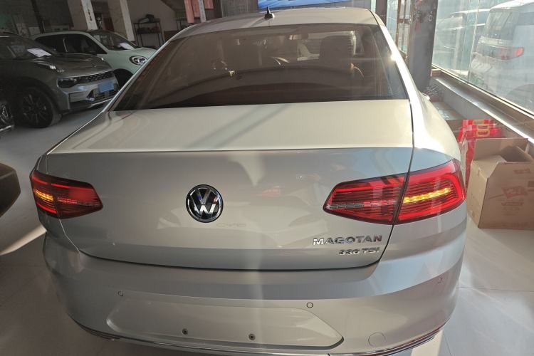 Used Volkswagen Magotan 2017 330TSI DSG Luxury Model Rear
