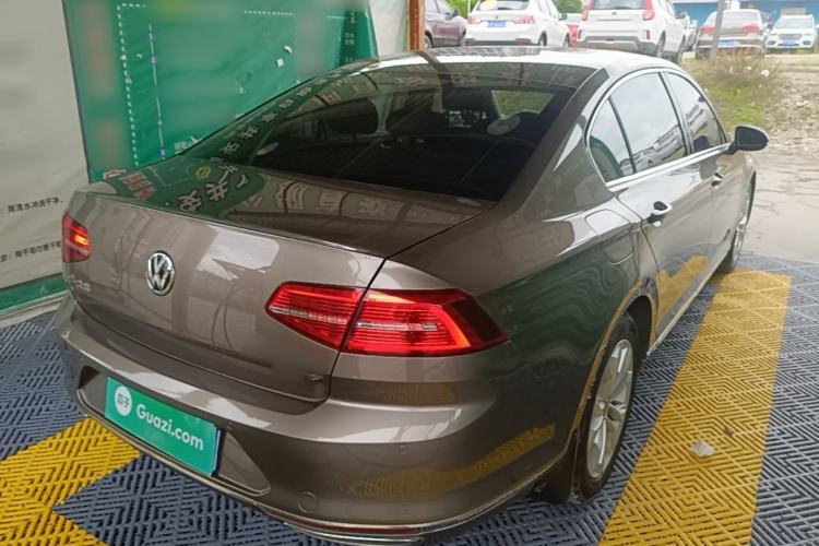 Used Volkswagen Magotan 2017 330TSI DSG Luxury Model Rear Right 45 Deg