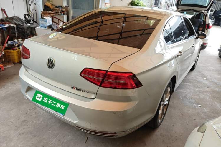 Used Volkswagen Magotan 2017 330TSI DSG Luxury Model Rear Right 45 Deg