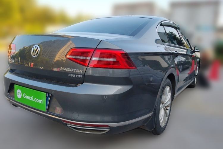 Used Volkswagen Magotan 2017 330TSI DSG Luxury Model Rear Right 45 Deg