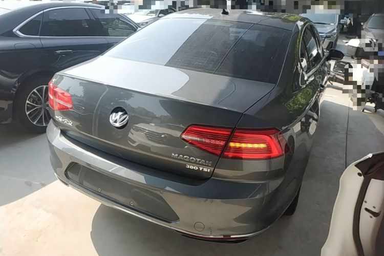 Used Volkswagen Magotan 2017 380TSI DSG Luxury Model Rear Right 45 Deg