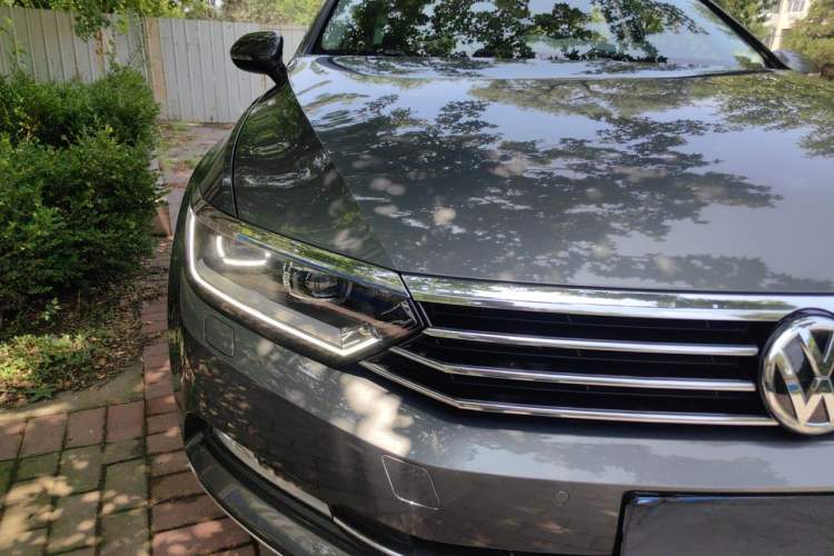 Used Volkswagen Magotan 2017 380TSI DSG Prestige Edition Right Front Headlight