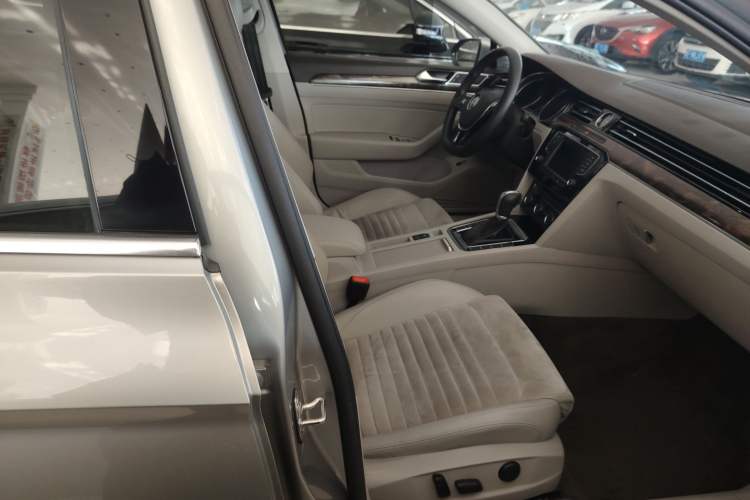 Used Volkswagen Magotan 2017 330TSI DSG Luxury Model Right Front Seat