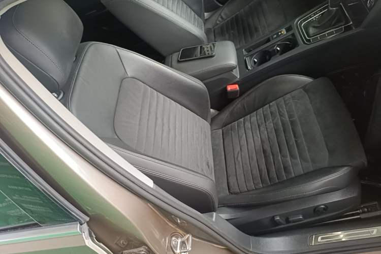 Used Volkswagen Magotan 2017 330TSI DSG Luxury Model Right Front Seat