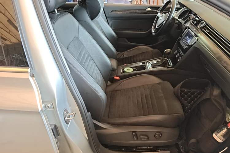 Used Volkswagen Magotan 2017 330TSI DSG Luxury Model Right Front Seat
