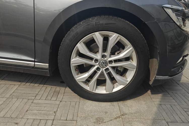 Used Volkswagen Magotan 2017 330TSI DSG Luxury Model Right Front Wheel Hub