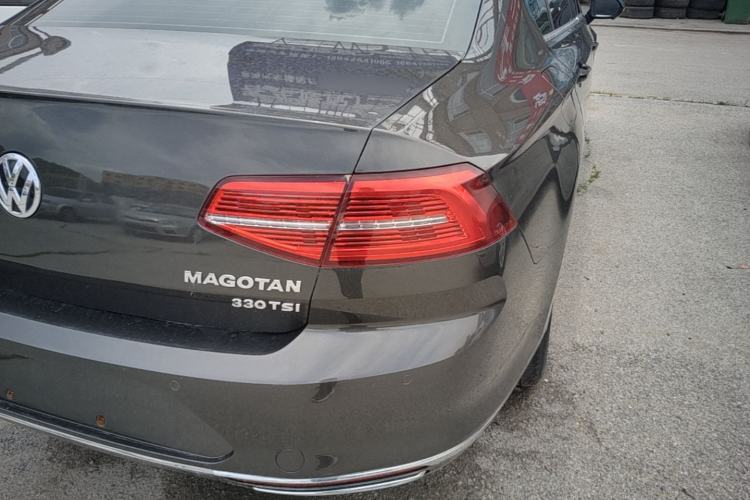 Used Volkswagen Magotan 2017 330TSI DSG Luxury Model Right Rear Taillight