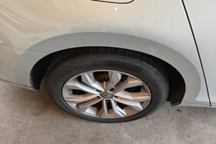 Used Volkswagen Magotan 2017 330TSI DSG Luxury Model Right Rear Wheel Hub