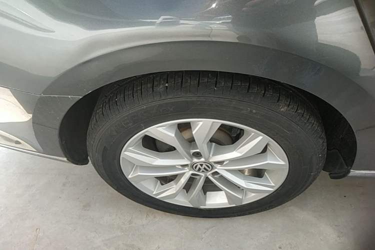 Used Volkswagen Magotan 2017 380TSI DSG Luxury Model Right Rear Wheel Hub