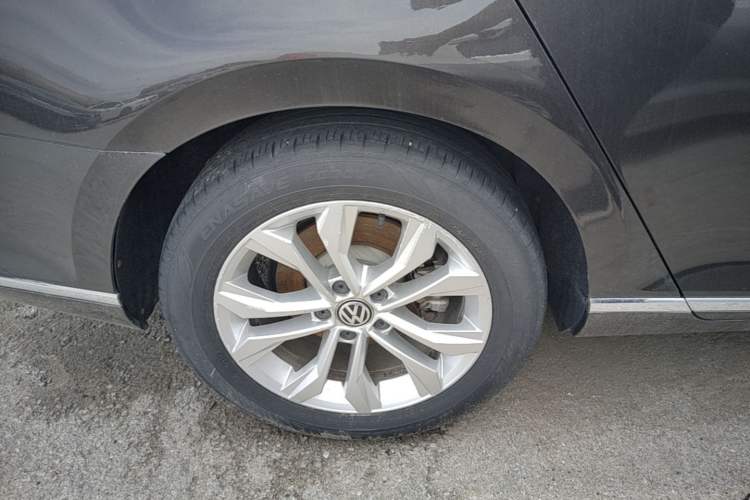 Used Volkswagen Magotan 2017 330TSI DSG Luxury Model Right Rear Wheel Hub