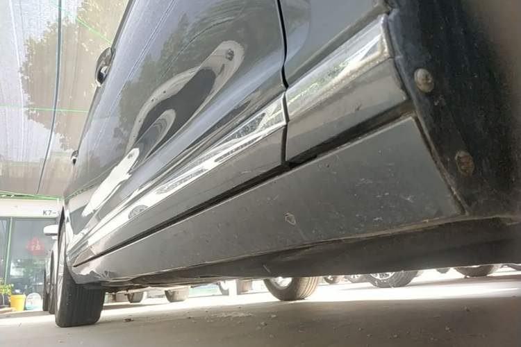 Used Volkswagen Magotan 2017 380TSI DSG Luxury Model Right Side Sill