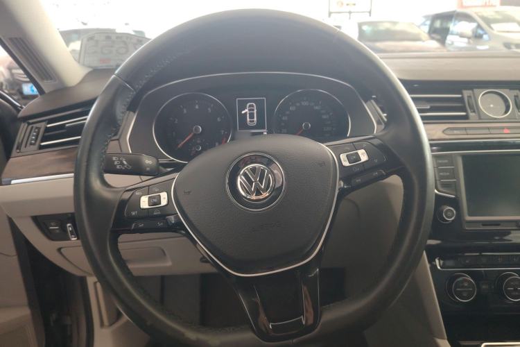 Used Volkswagen Magotan 2017 330TSI DSG Luxury Model Steering Wheel