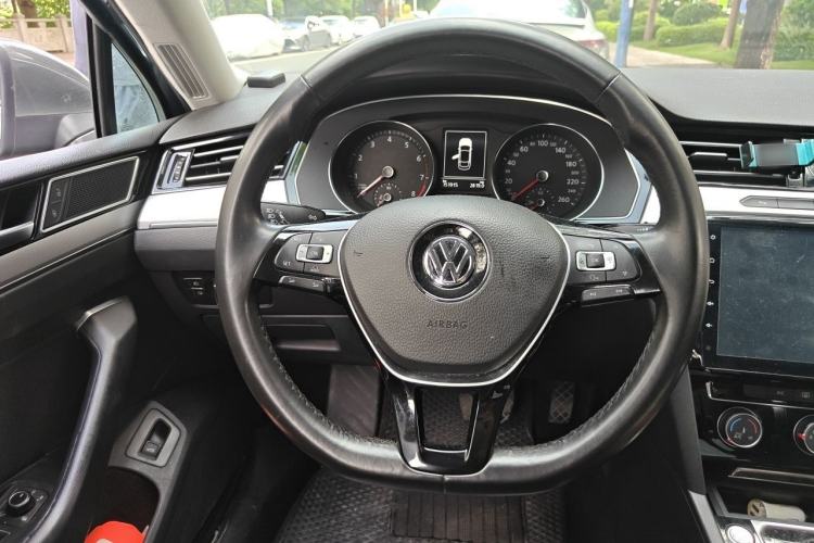Used Volkswagen Magotan 2017 330TSI DSG Leading Model Steering Wheel