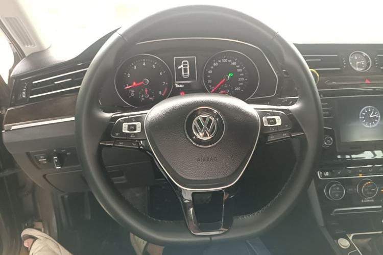 Used Volkswagen Magotan 2017 330TSI DSG Luxury Model Steering Wheel