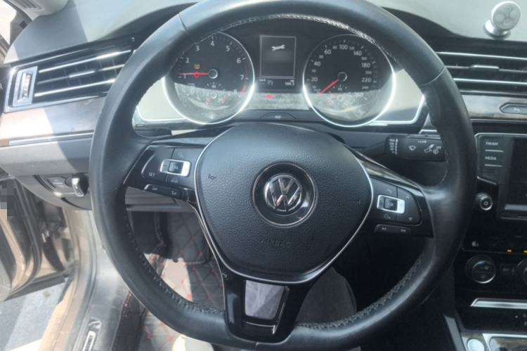 Used Volkswagen Magotan 2017 380TSI DSG Luxury Model Steering Wheel